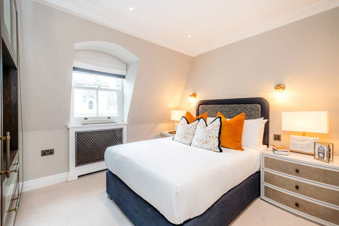 3 bedroom flat, Prince Of Wales Terrace, London W8 - Available