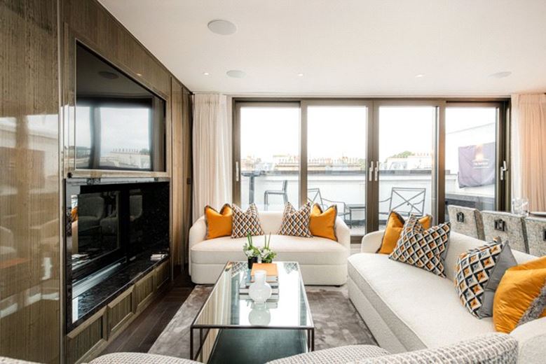 3 bedroom flat, Prince Of Wales Terrace, London W8 - Available