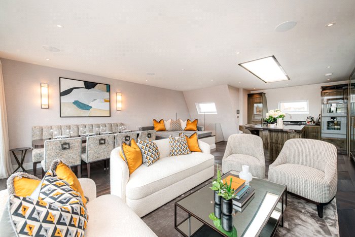 3 bedroom flat, Prince Of Wales Terrace, London W8 - Available