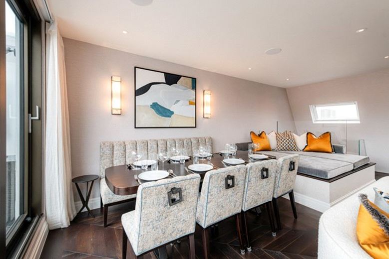 3 bedroom flat, Prince Of Wales Terrace, London W8 - Available