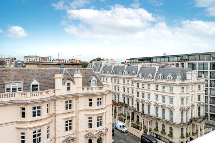3 bedroom flat, Prince Of Wales Terrace, London W8 - Available