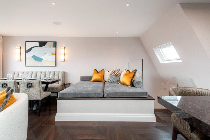 3 bedroom flat, Prince Of Wales Terrace, London W8 - Available