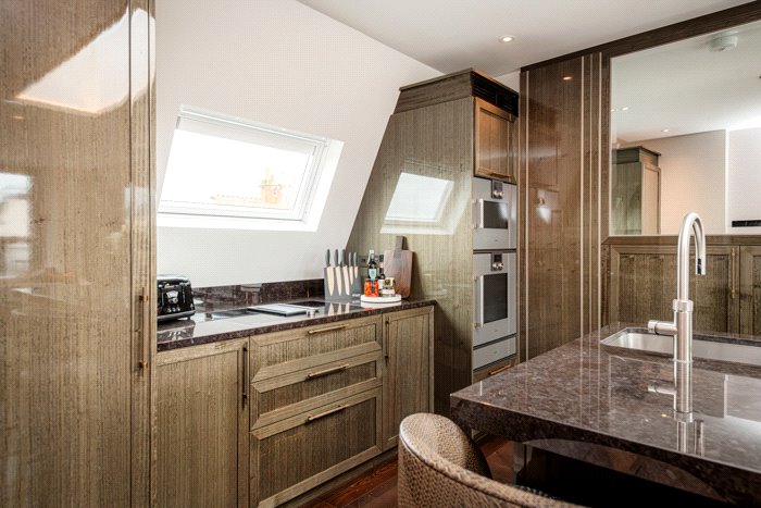 3 bedroom flat, Prince Of Wales Terrace, London W8 - Available