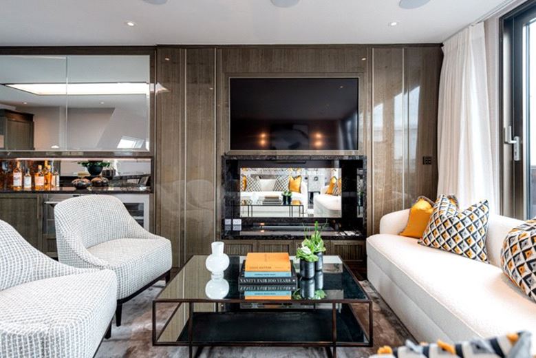 3 bedroom flat, Prince Of Wales Terrace, London W8 - Available