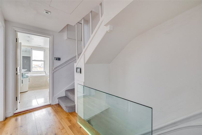 3 bedroom flat, Ennismore Gardens, Knightsbridge SW7 - Available