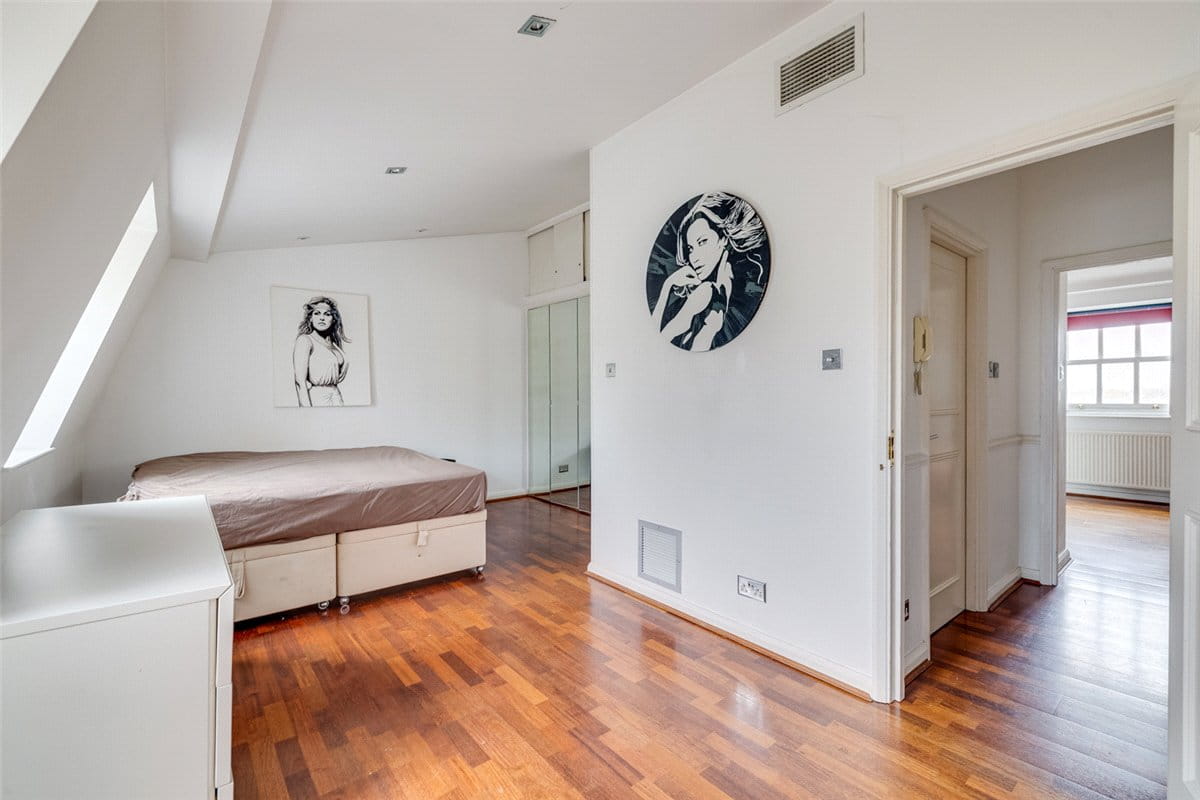 3 bedroom flat, Ennismore Gardens, Knightsbridge SW7 - Available