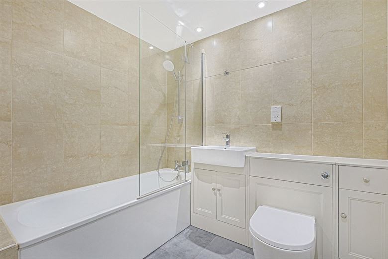 2 bedroom flat, Queens Gate, South Kensington SW7 - Available
