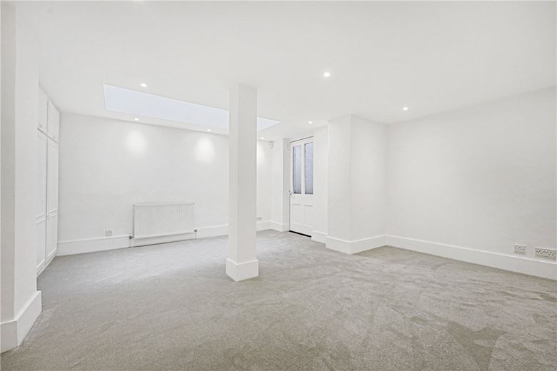 2 bedroom flat, Queens Gate, South Kensington SW7 - Available