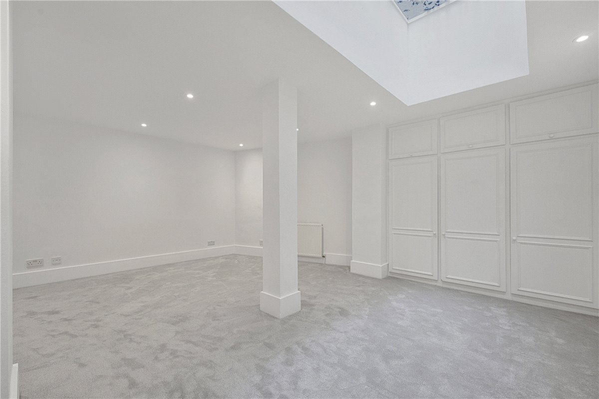 2 bedroom flat, Queens Gate, South Kensington SW7 - Available