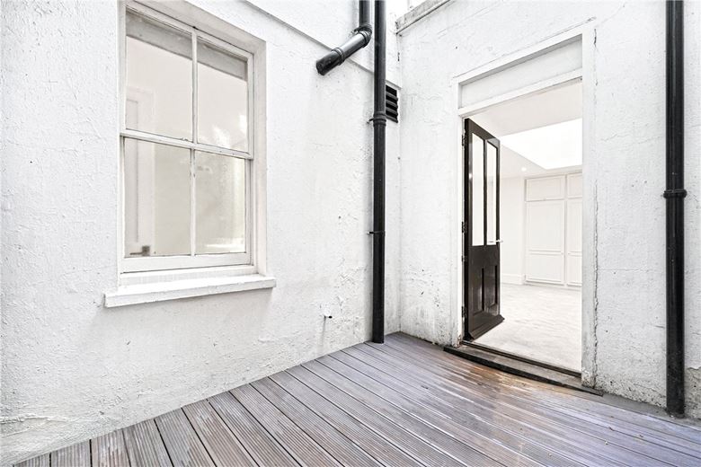 2 bedroom flat, Queens Gate, South Kensington SW7 - Available