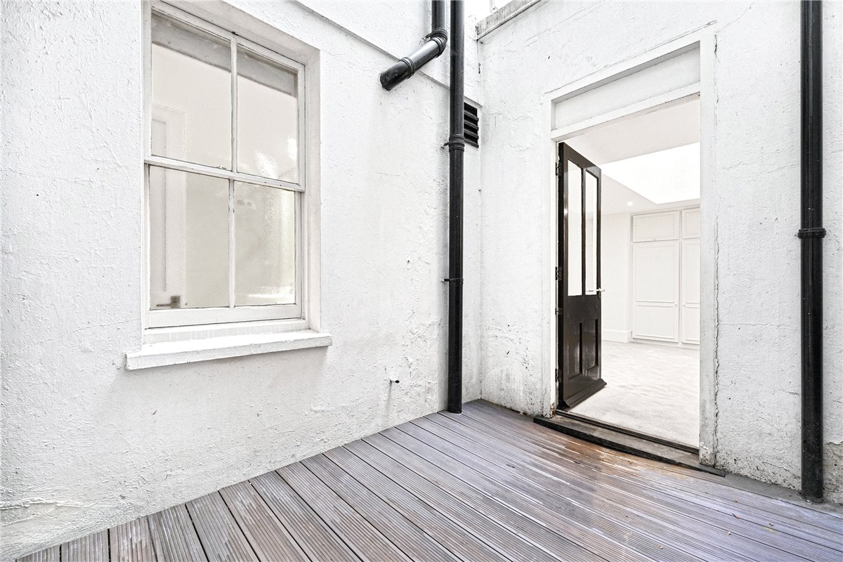 2 bedroom flat, Queens Gate, South Kensington SW7 - Available