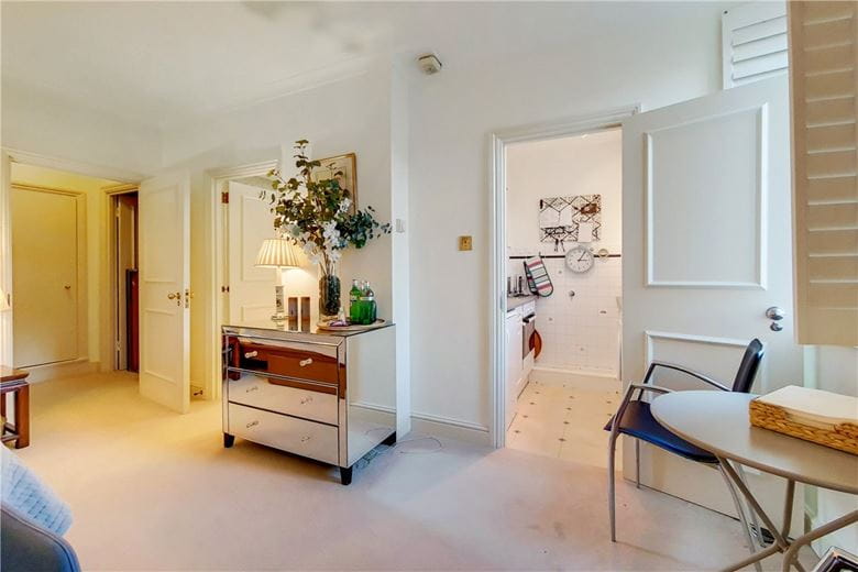  bedroom flat, Tedworth Square, Chelsea SW3