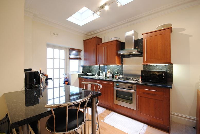 2 bedroom flat, Ashburn Gardens, South Kensington SW7 - Available