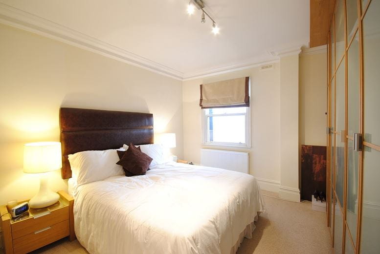 2 bedroom flat, Ashburn Gardens, South Kensington SW7 - Available