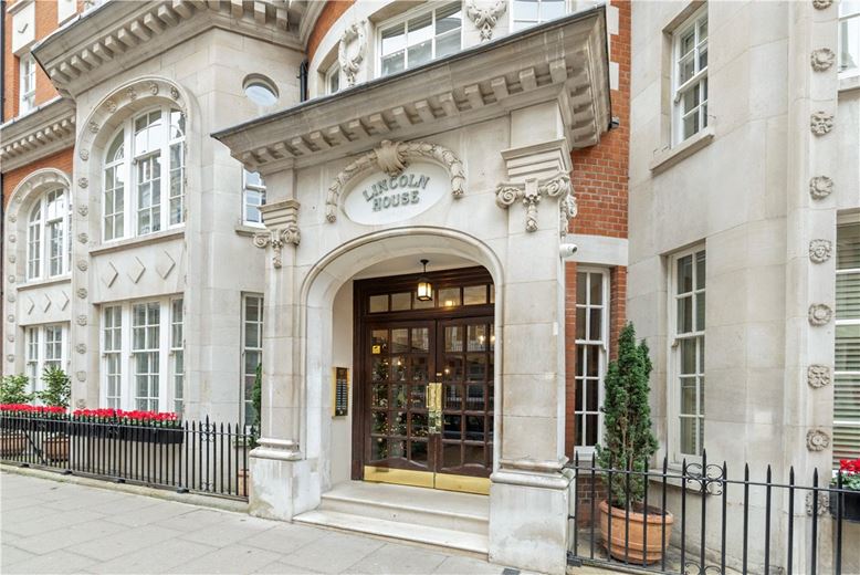 2 bedroom flat, Lincoln House, Basil Street SW3 - Available