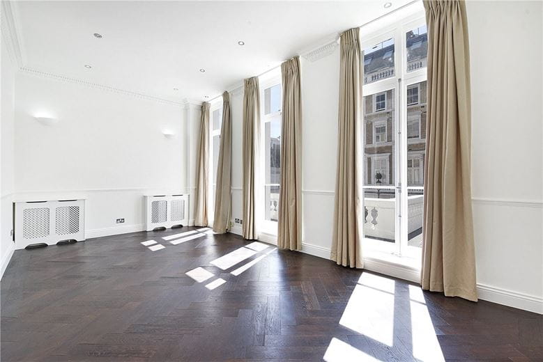 2 bedroom flat, Manson Place, Knightsbridge SW7 - Available