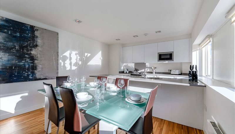 2 bedroom flat, Fulham Road, Chelsea SW3 - Available