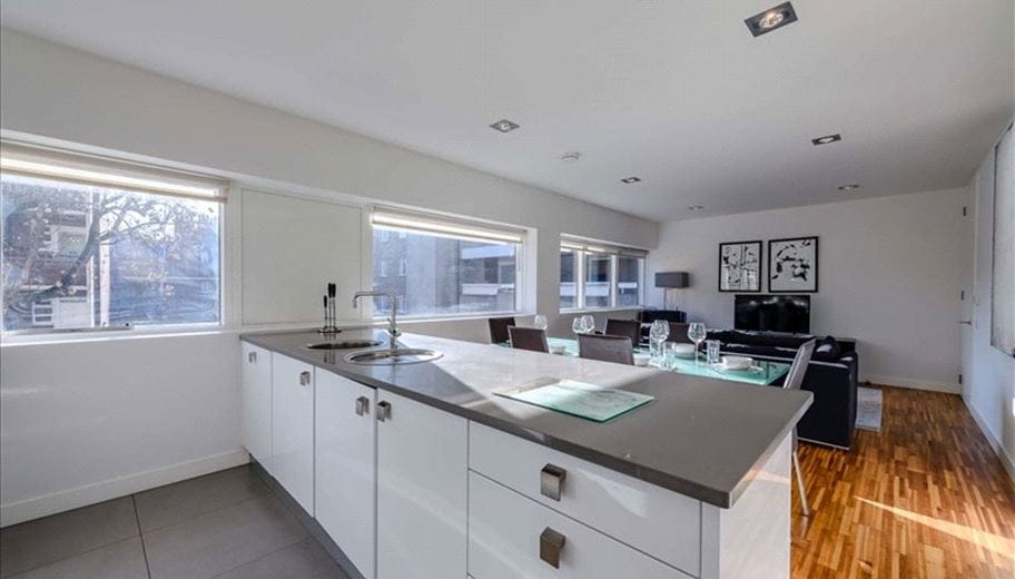 2 bedroom flat, Fulham Road, Chelsea SW3 - Available