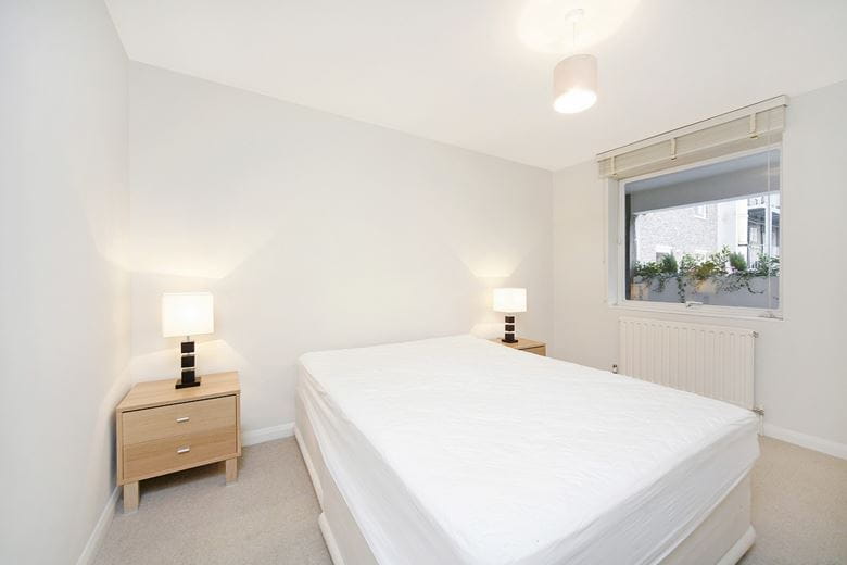 2 bedroom flat, Fulham Road, Chelsea SW3 - Available