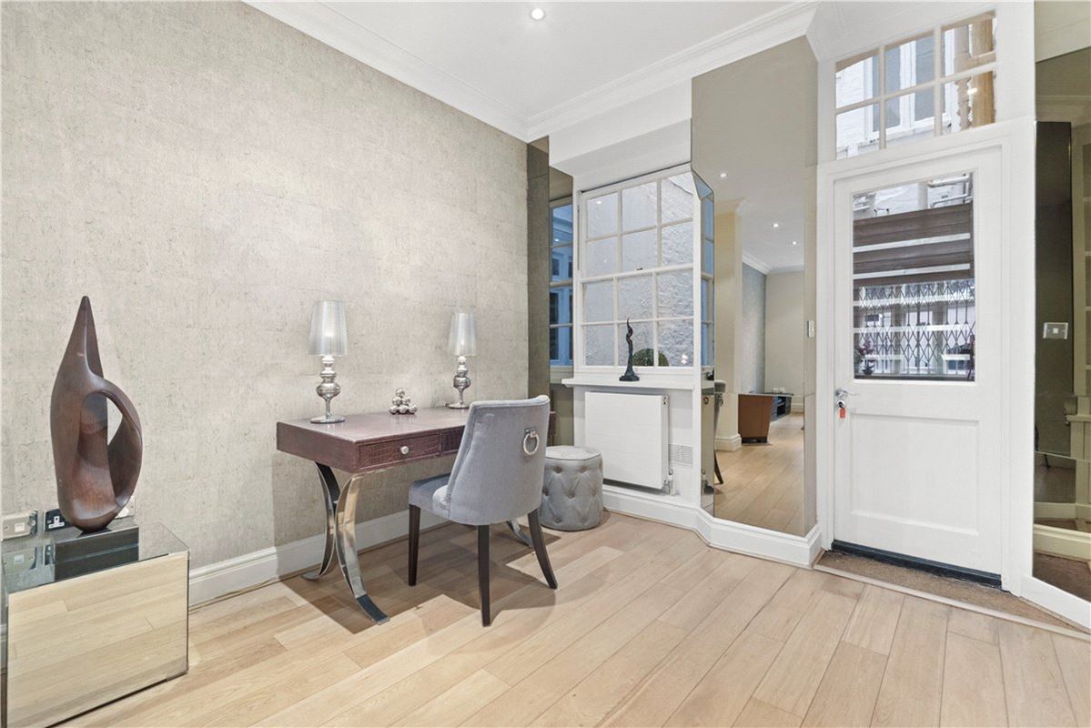 1 bedroom flat, Lennox Gardens, Knightsbridge SW1X - Available