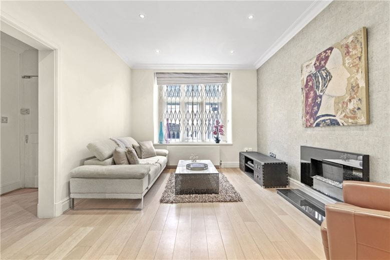 1 bedroom flat, Lennox Gardens, Knightsbridge SW1X - Available