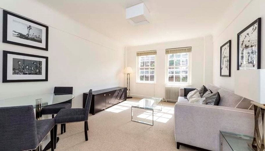 2 bedroom flat, Fulham Road, Chelsea SW3 - Available