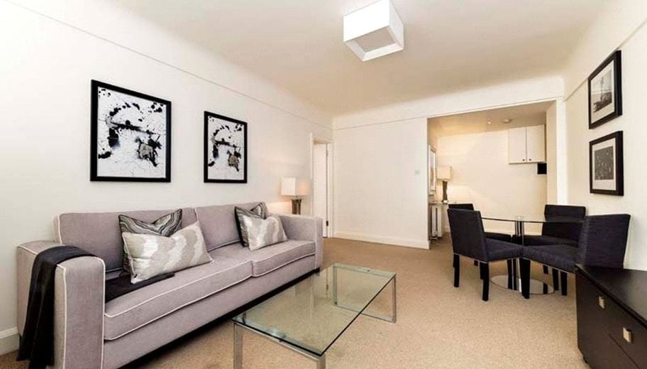 2 bedroom flat, Fulham Road, Chelsea SW3 - Available