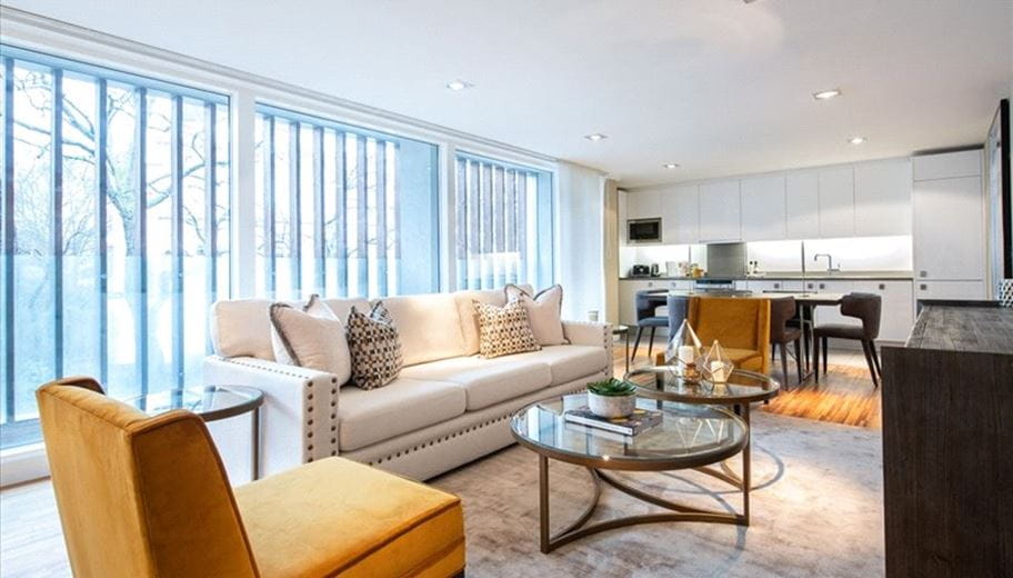 2 bedroom flat, Fulham Road, Chelsea SW3 - Available