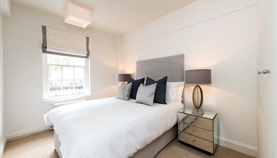 2 bedroom flat, Fulham Road, SW3 - Available