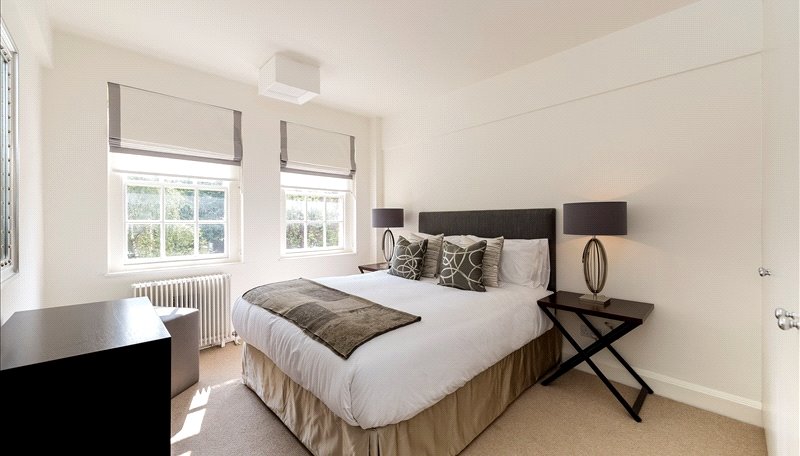 2 bedroom flat, Fulham Road, SW3 - Available