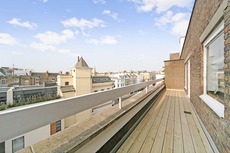 2 bedroom flat, Fulham Road, Chelsea SW3 - Available