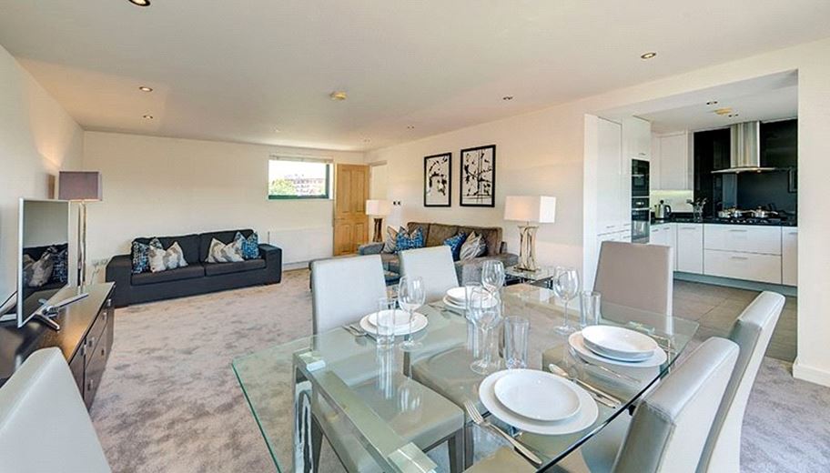 2 bedroom flat, Fulham Road, Chelsea SW3 - Available