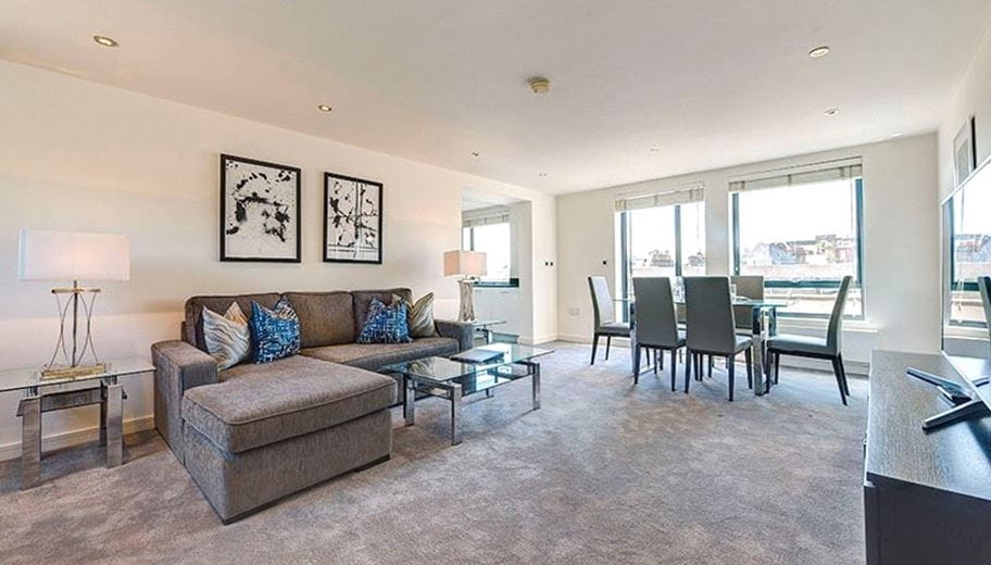 2 bedroom flat, Fulham Road, Chelsea SW3 - Available