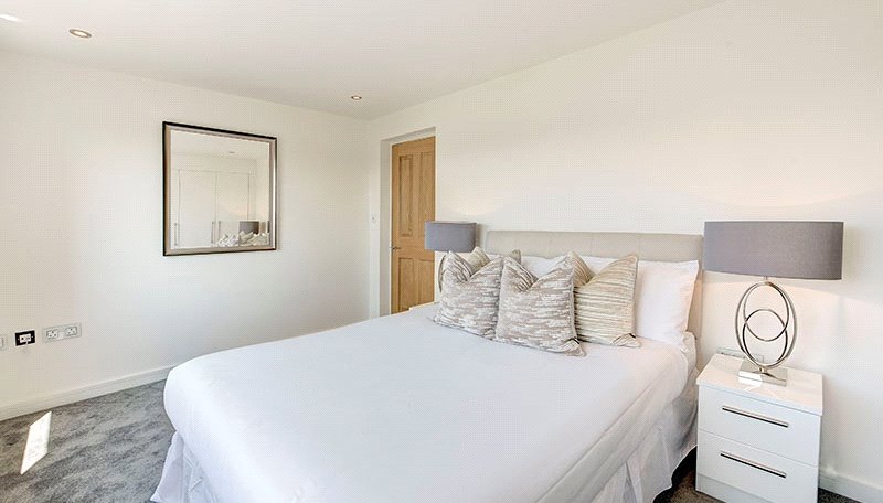 2 bedroom flat, Fulham Road, Chelsea SW3 - Available