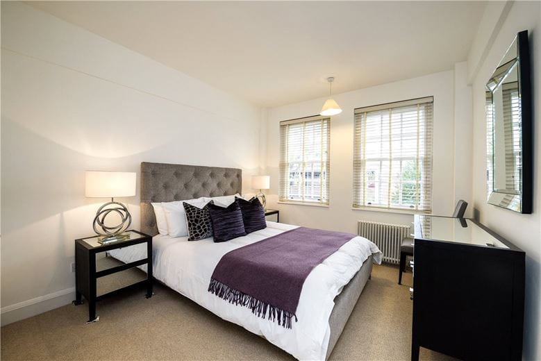 2 bedroom flat, Fulham Road, Chelsea SW3 - Available