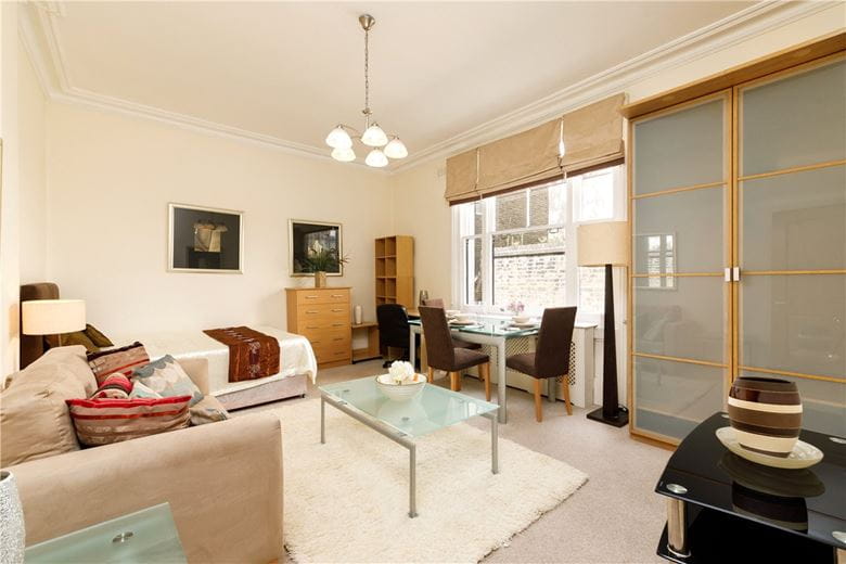  bedroom flat, Ashburn Gardens, South Kensington SW7