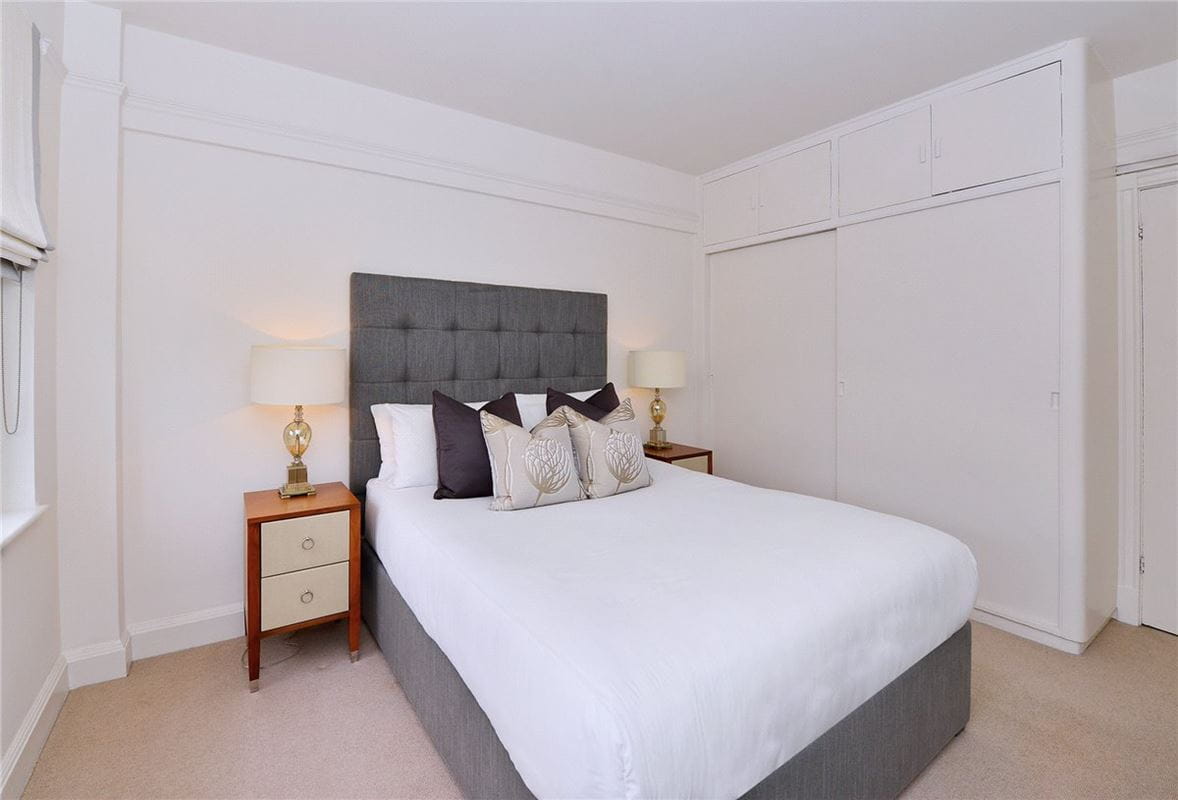 2 bedroom flat, Fulham Road, London SW3 - Available