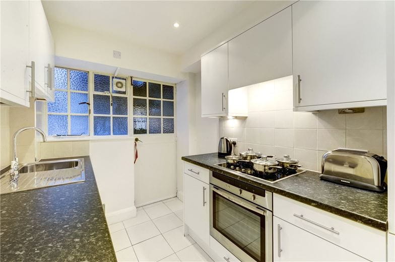 2 bedroom flat, Fulham Road, Chelsea SW3 - Available