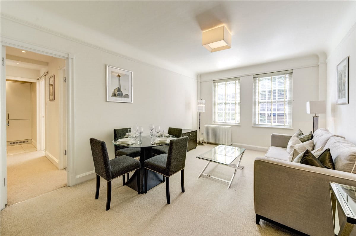 2 bedroom flat, Fulham Road, Chelsea SW3 - Available
