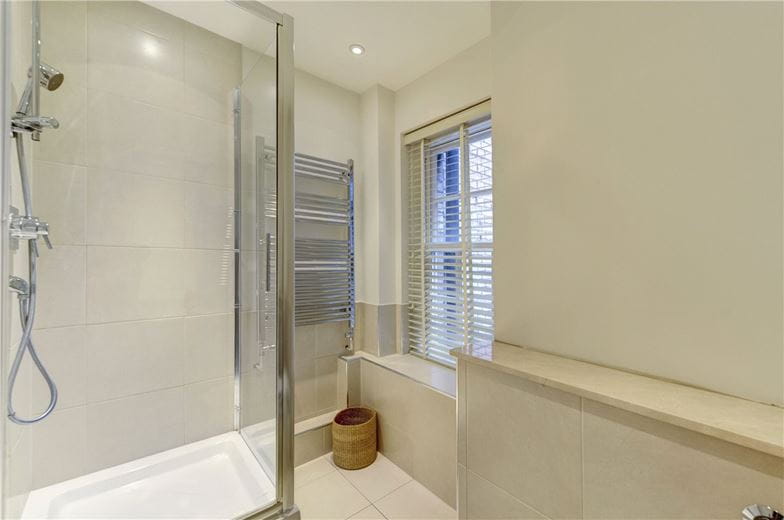 2 bedroom flat, Fulham Road, Chelsea SW3 - Available