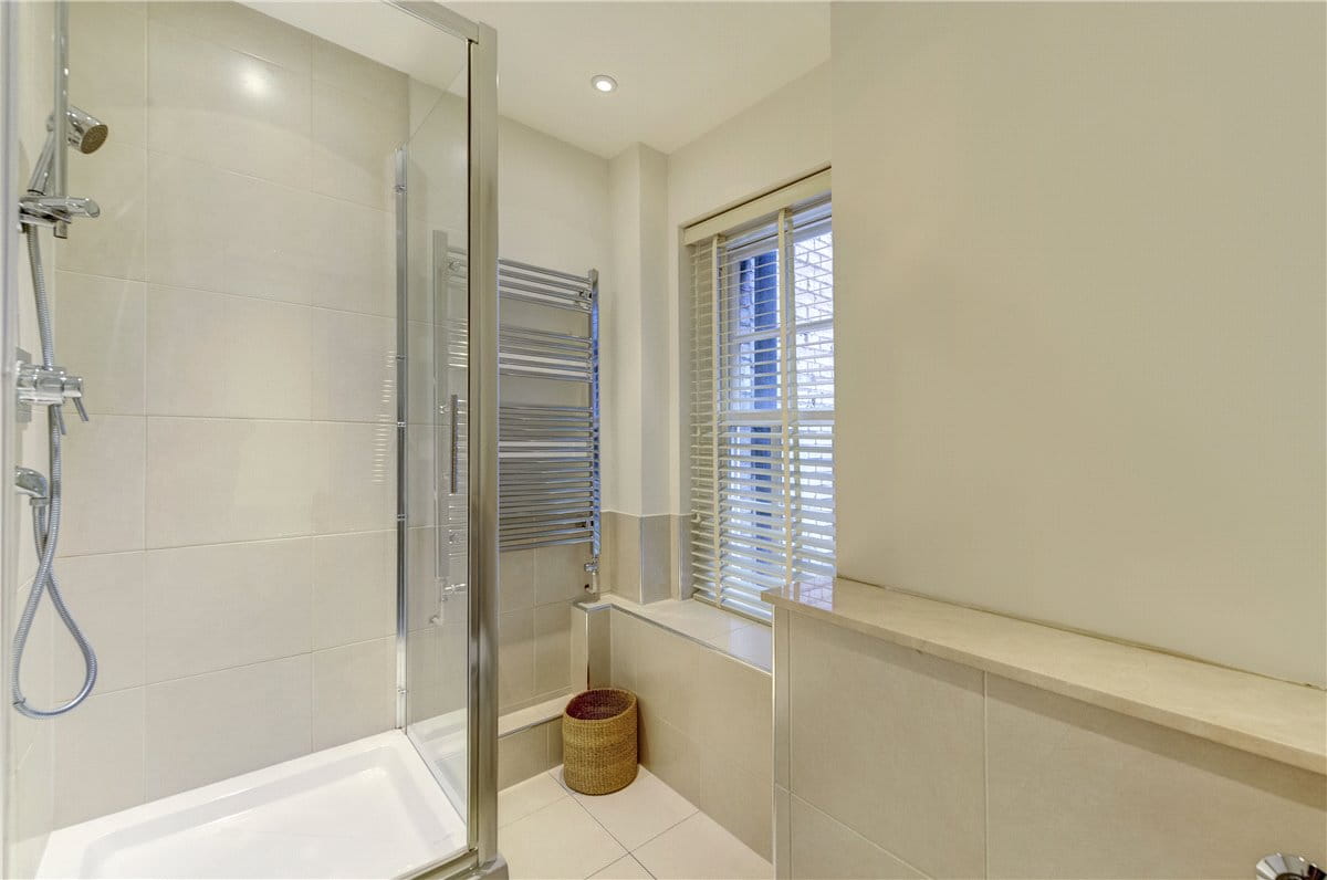 2 bedroom flat, Fulham Road, Chelsea SW3 - Available