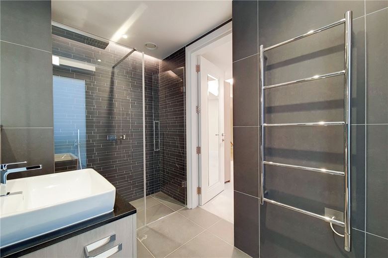 2 bedroom flat, Kensington Gardens Square, W2 - Available