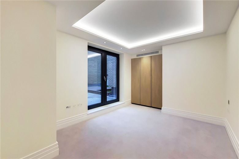 2 bedroom flat, Kensington Gardens Square, W2 - Available