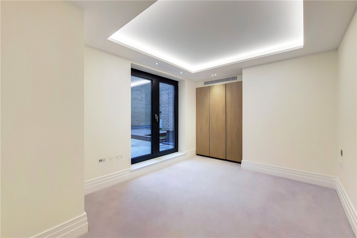 2 bedroom flat, Kensington Gardens Square, W2 - Available