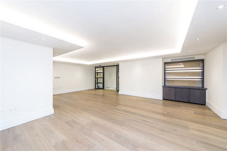 3 bedroom flat, Kensington Gardens Square, Bayswater W2