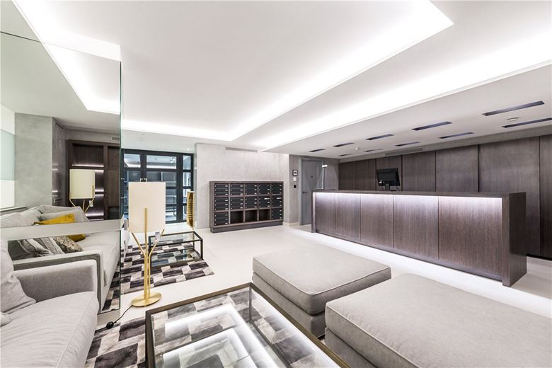 3 bedroom flat, Kensington Gardens Square, Bayswater W2