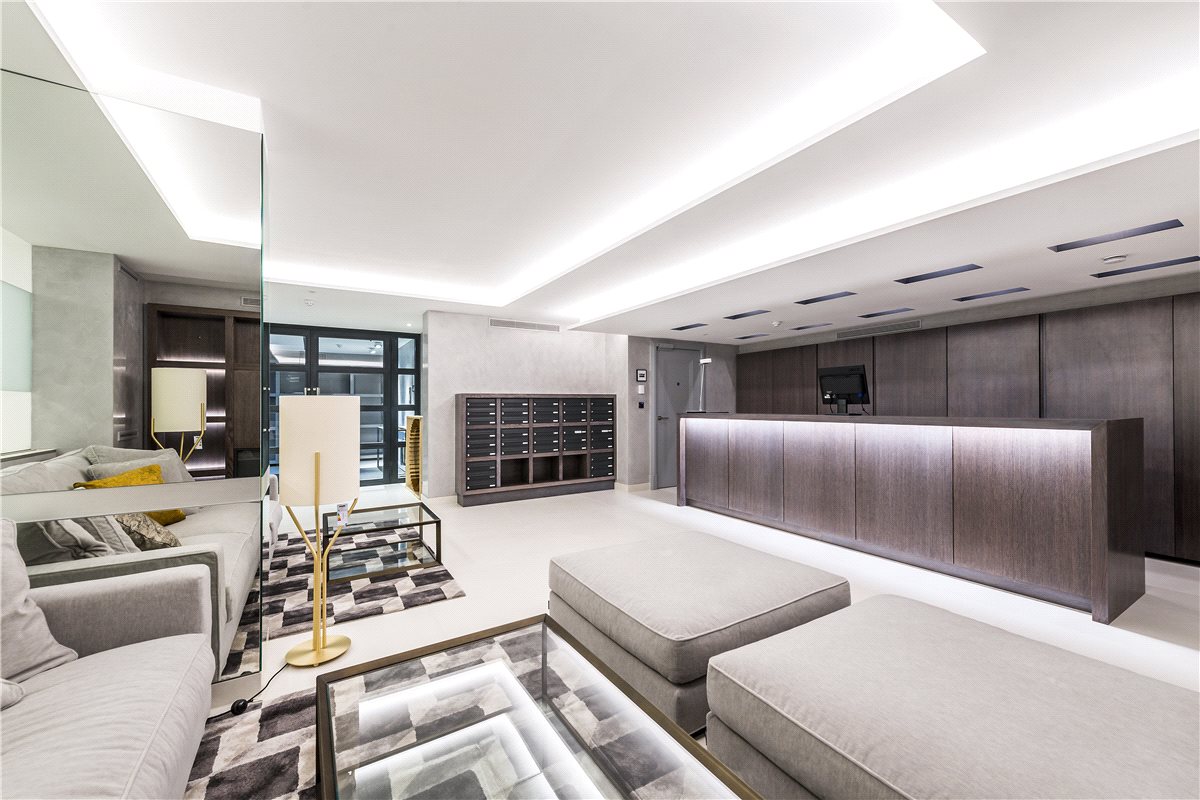 3 bedroom flat, Kensington Gardens Square, Bayswater W2