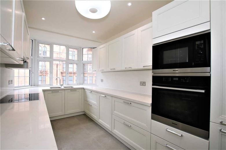2 bedroom flat, Princes Court, 88 Brompton Road SW3 - Available