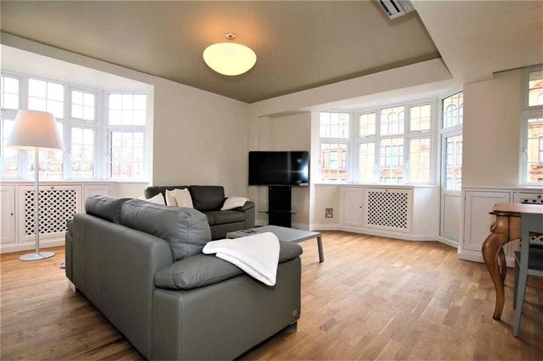 2 bedroom flat, Princes Court, 88 Brompton Road SW3 - Available