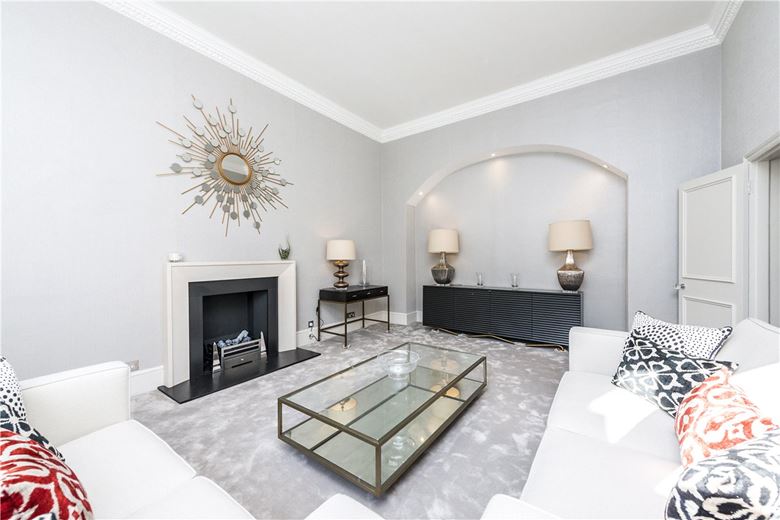 2 bedroom flat, Lennox Gardens, Knightsbridge SW1X